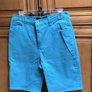 MEDIUM LIGHT AQUA JEANS SHORTS